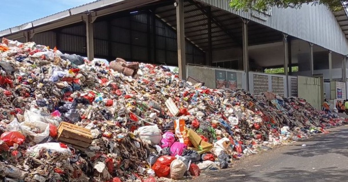 Ilustrasi artikel: Sampah Menumpuk di TPS Rawa Bebek imbas Operasional Bantargebang Belum Normal