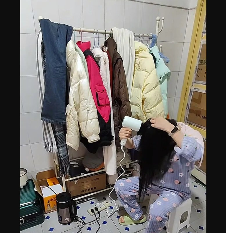 Viral, Demi Hemat Uang Perempuan Ini Rela Bayar Sewa Tinggal di Toilet Kantor