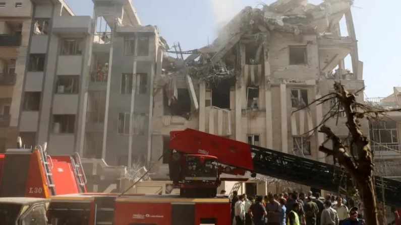 Serangan Israel Tewaskan 3 Kepala Militer Iran, 50 Warga Terluka