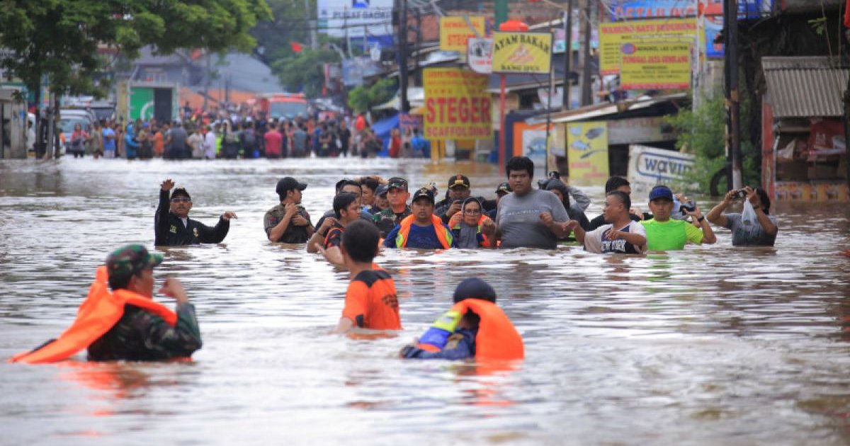 Ilustrasi artikel: Banjir Parah di Kota Tangerang, Tanggul Jebol Jembatan Lumpuh