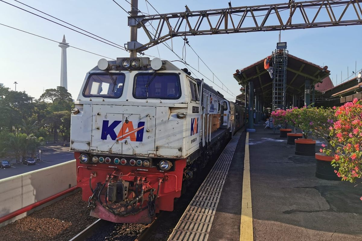 Anggota DPR Minta Smoking Area, KAI Tegaskan Kereta Api Bebas Asap Rokok