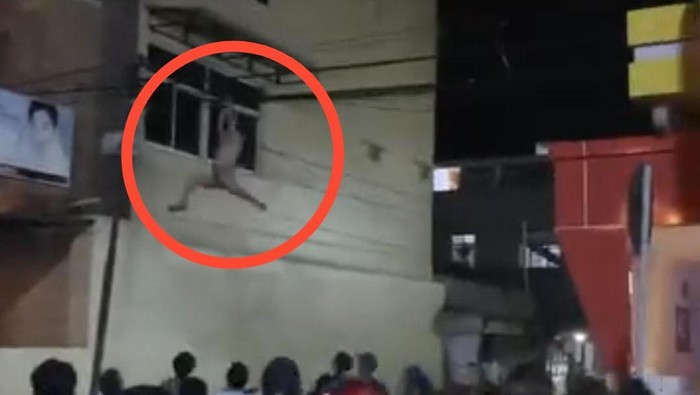 Ilustrasi artikel: Gagal Jadi PPPK, Pria di Baubau Nekat Lompat dari Balkon dan Bergelantungan di Kabel