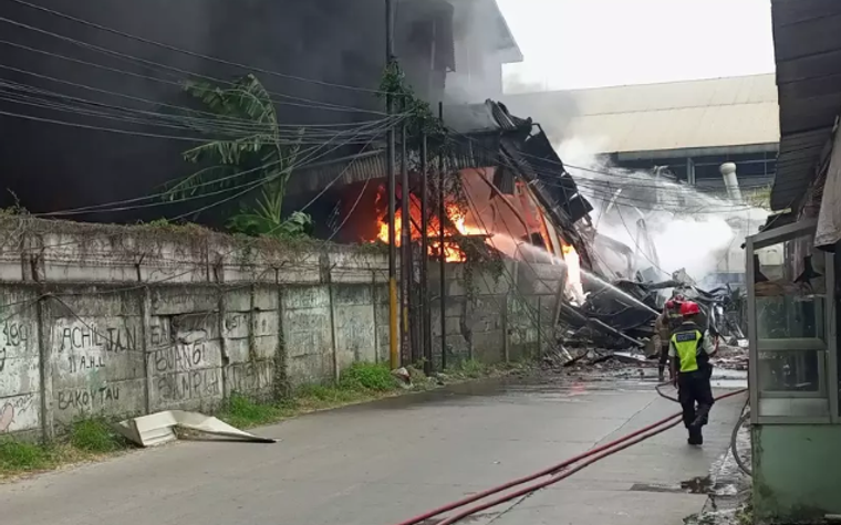 Pabrik Lilin di Bekasi Kebakaran , Warga: Awalnya Ada Ledakan