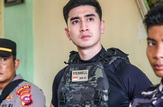 Verrell Bramasta Ungkap Alasan Pakai Rompi Taktis Saat Tinjau Lokasi Bencana di Padang