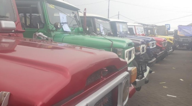 Berikut **excerpt paling singkat, jelas, SEO-friendly, dan aman untuk aksesibilitas**: **Rombongan pelajar Sleman mengaku diperas sopir jip Bromo dengan permintaan uang rokok. Kasus ini kini dalam penelusuran pihak terkait.**