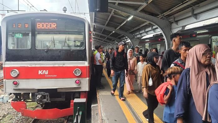 Penumpang KRL Rute Jakarta Kota–Bogor Diduga Lakukan Pelecehan, Petugas KCI Bertindak Cepat