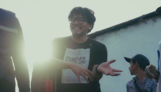 Ferry Irwandi menegaskan bantuannya Rp10 miliar bukan untuk pamer, menanggapi sindiran anggota DPR yang mempertanyakan kontribusinya