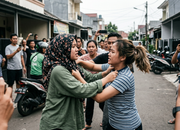 Viral Aksi Gladiator Dua Wanita di Tengah Jalan Hebohkan Netizen