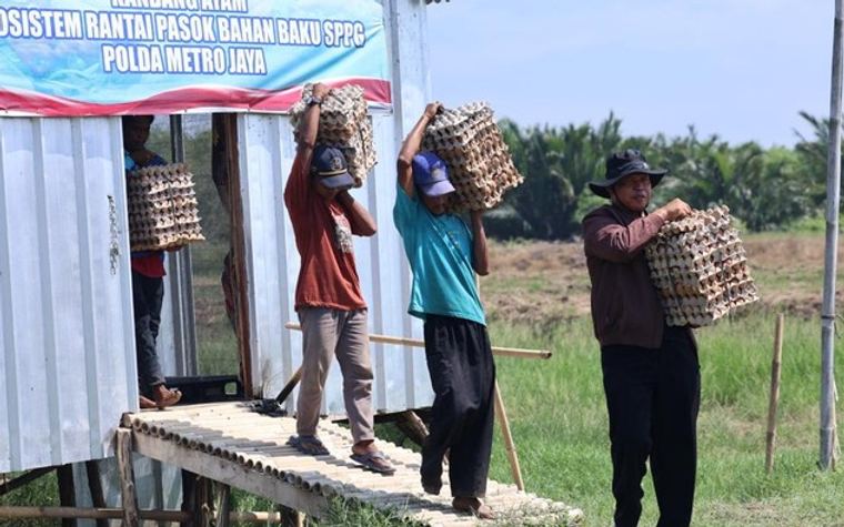 Hasil Panen Telur di Bekasi Capai 3.000 Butir, Disalurkan Polda Metro ke Program Gizi