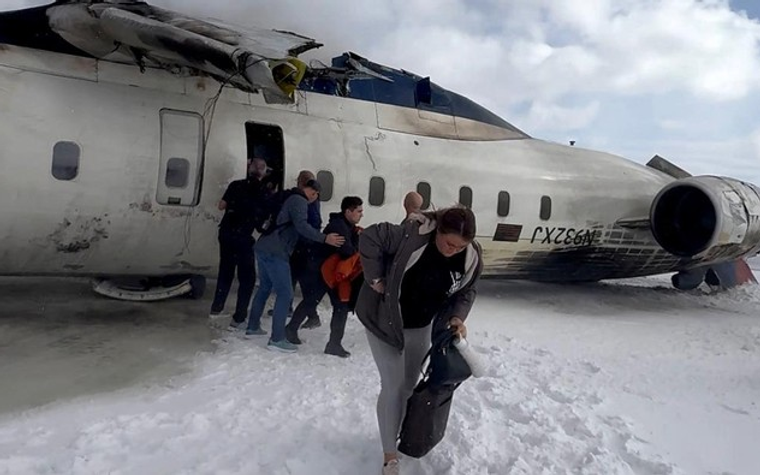 Keajaiban di Udara! Pesawat Delta Mendarat Terbalik Di Toronto, Penumpang Selamat Berkat Hal Ini
