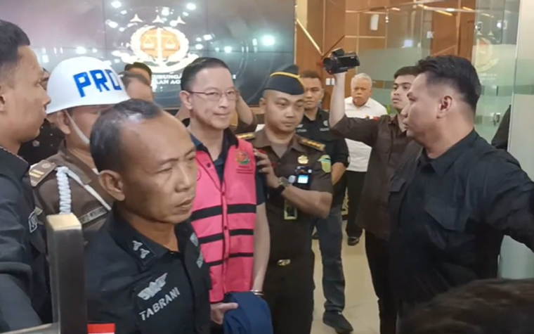Kasus Korupsi Impor Gula, Tom Lembong Pakai Rompi Tahanan