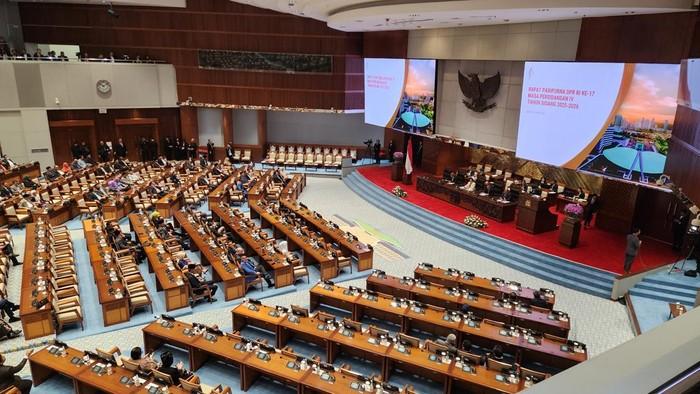 DPR Sahkan UU PPRT, Disambut Tepuk Tangan Meriah dari Balkon