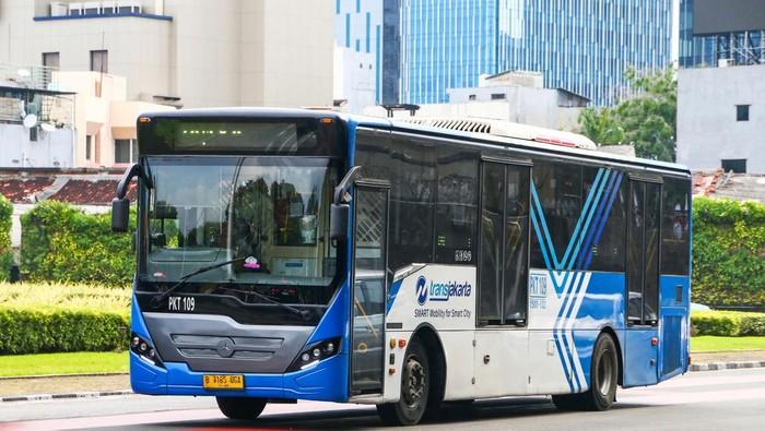 Hari Ini, Naik TransJakarta Cuma Bayar Rp12 untuk Penumpang Pengguna Aplikasi
