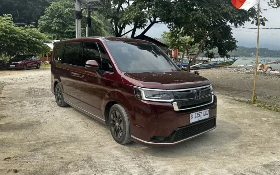 Seni Menjinakkan Mobil Hybrid di Libur Natal dan Tahun Baru: Haramnya Gigi Netral hingga Trik Ban Hemat BBM