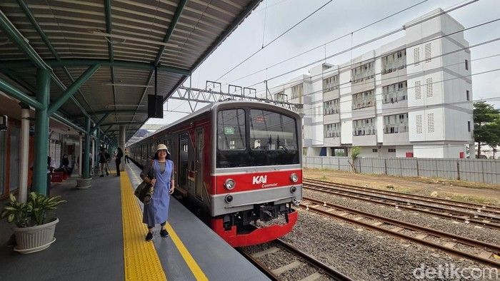 Stasiun JIS Resmi Beroperasi, Suporter Persija Sambut Kemudahan Akses Transportasi