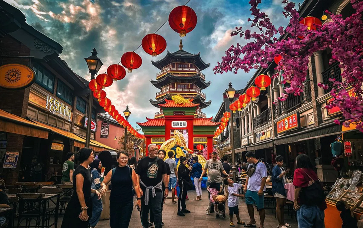 Berjalan-jalan di pecinan Jakarta untuk mengisi libur Imlek 2025