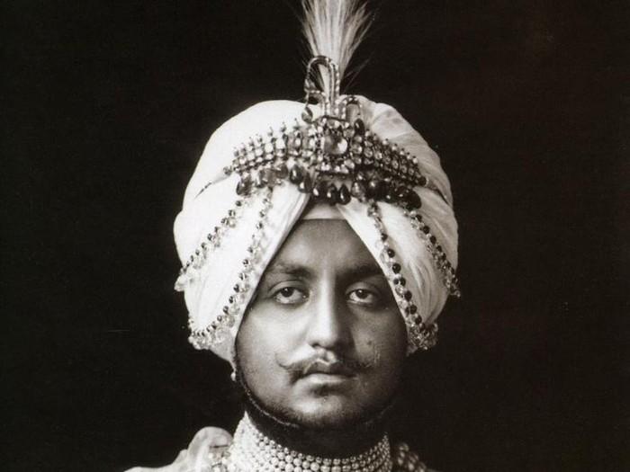 Raja dengan Gaya Hidup Mewah Punya Ratusan Selir dan Puluhan Rolls-Royce