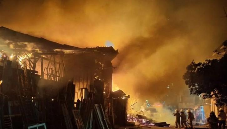 Rumah dan gudang di Koja ludes terbakar pada Sabtu dinihari