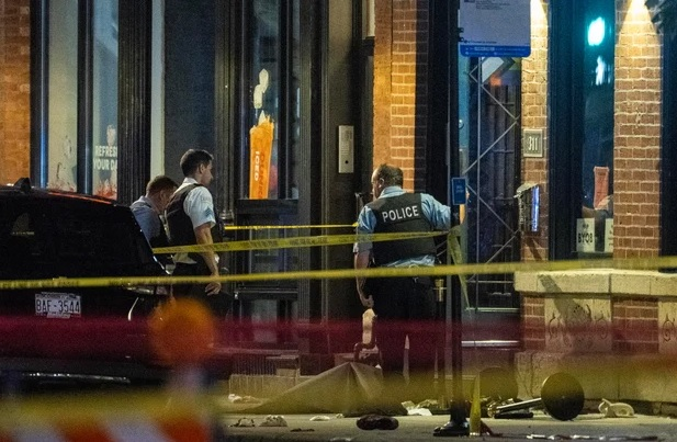 Penembakan Massal di Chicago, 4 Tewas dan 14 Terluka