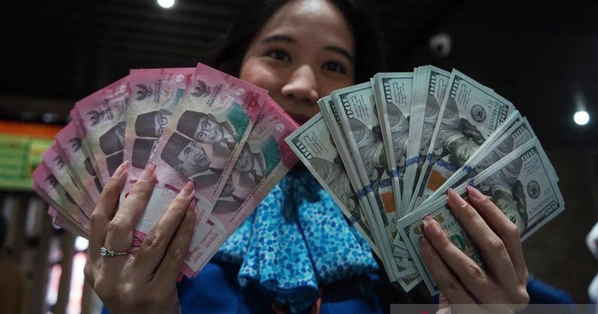 Rupiah Menguat ke Rp17.696 per Dolar AS pada Awal Pekan