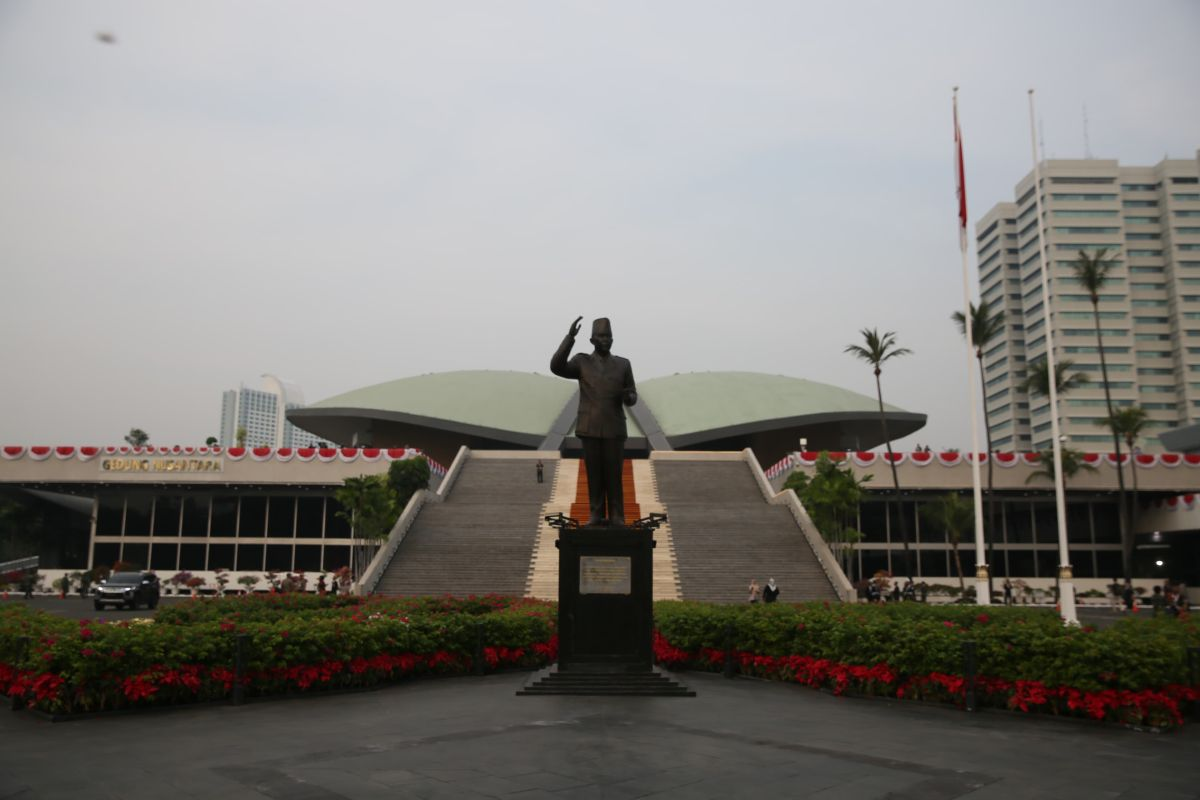 Minta Admin hingga User Akun Fantasi Sedarah Ditindak, DPR: Pengawasan Siber Gagal!