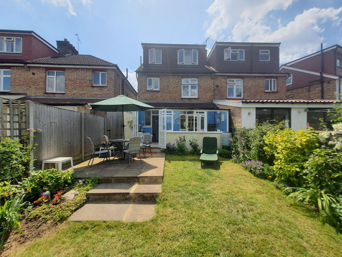 Monastery Gardens, Enfield, EN2 0AE - 2