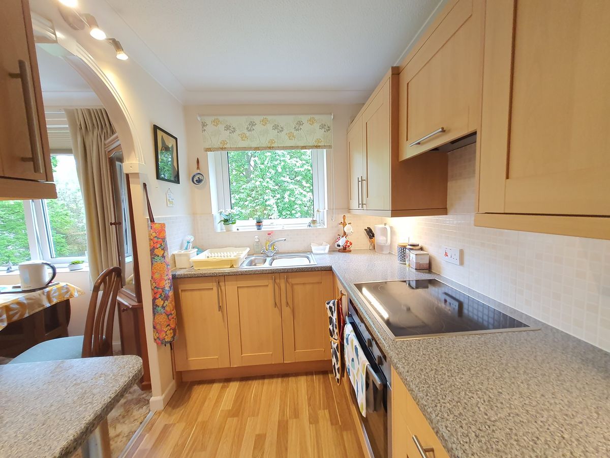 Homewillow Close, Grange Park, N21 2HJ - 11