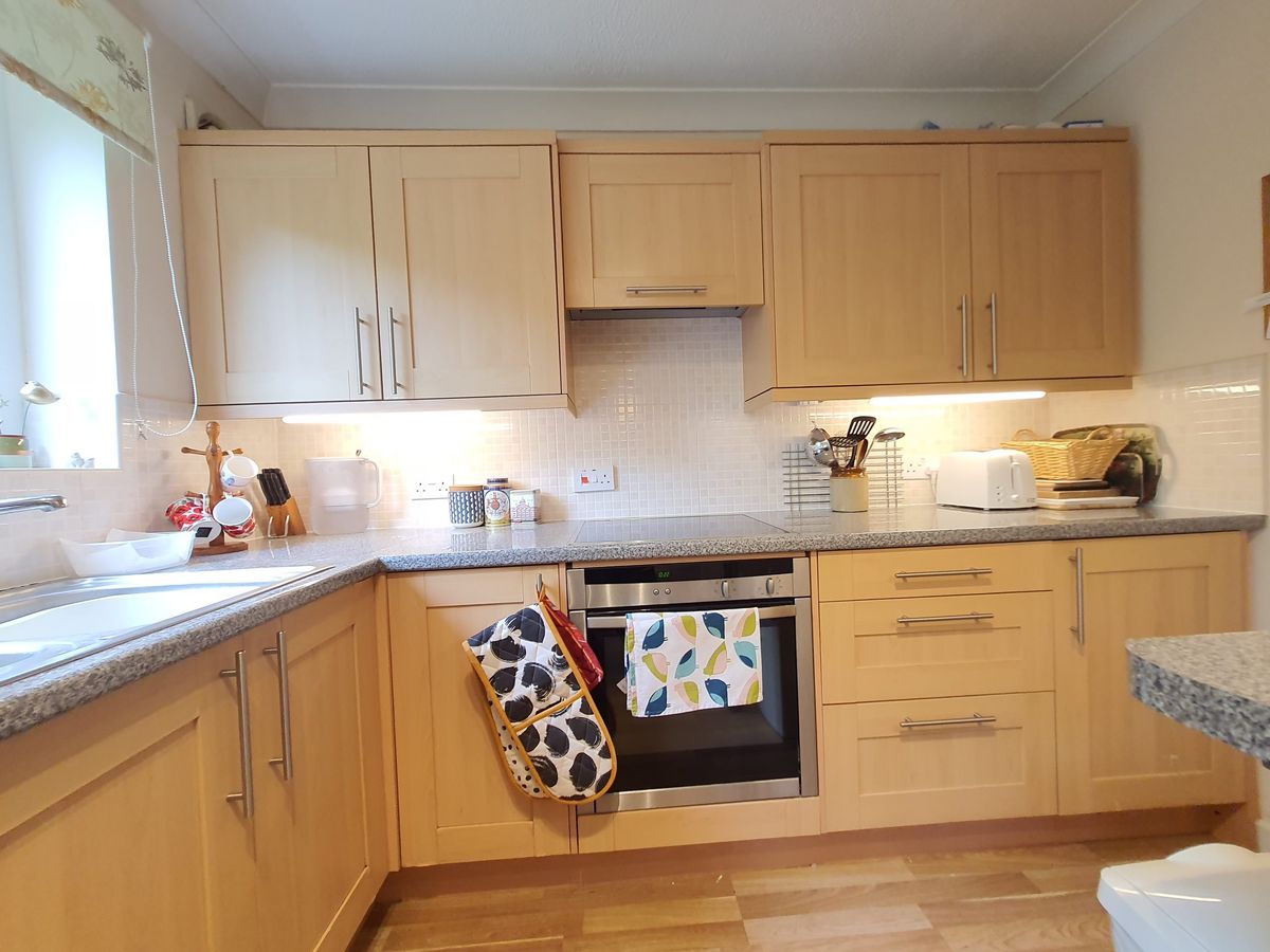 Homewillow Close, Grange Park, N21 2HJ - 10