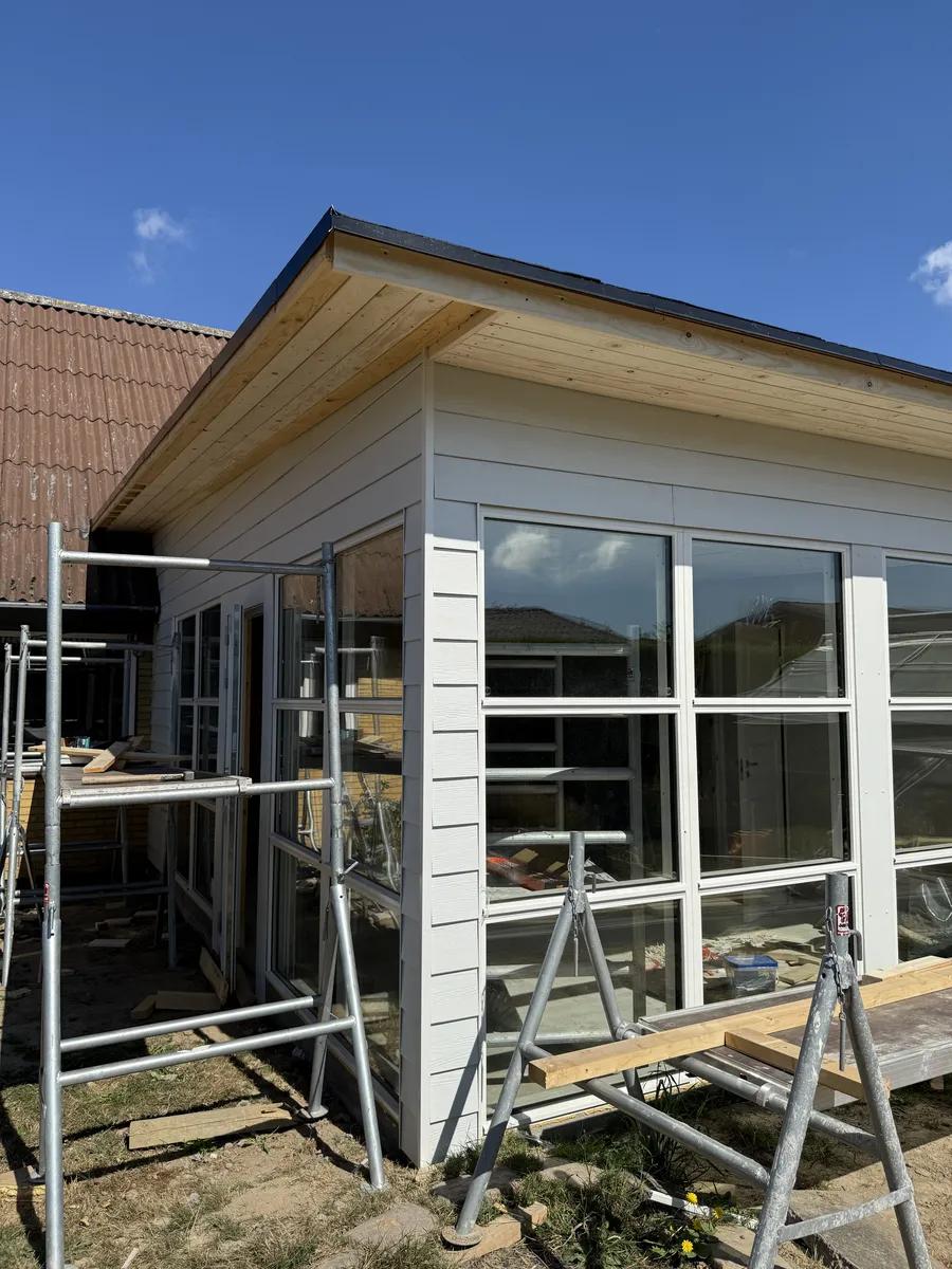 Nbyg Bornholm arbejder vi professionelt med renovering af sommerhuse 2026