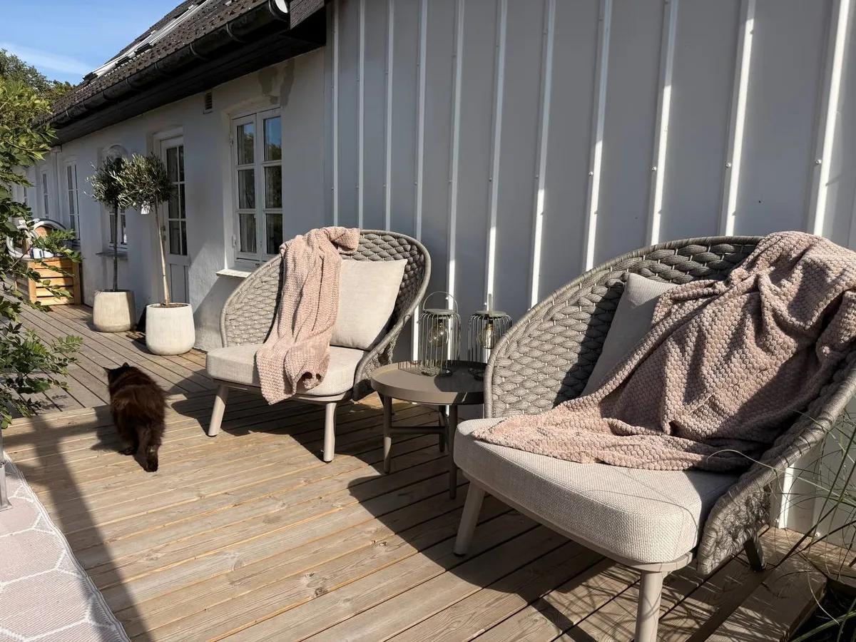 Vejledende priser på ny træterrasse - trykimprægneret fyr fra 895 kr/m², brunimprægneret fra 950 kr/m² og hårdttræ fra 1.150 kr/m²