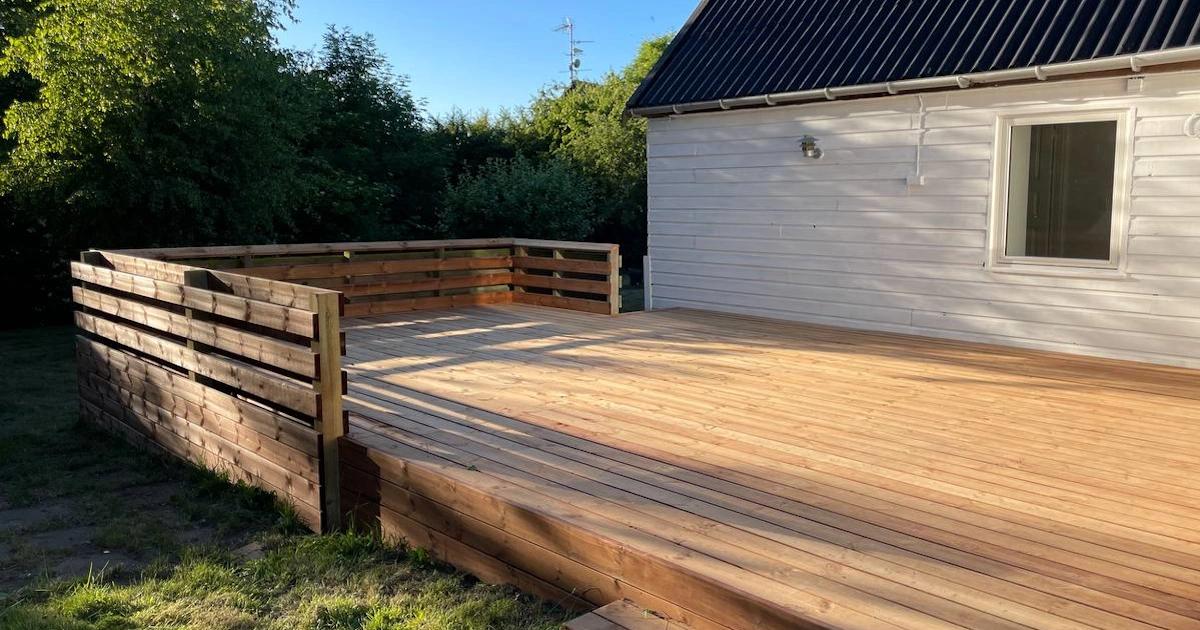 Ny træterrasse i Ipe-træ med mørk eksklusiv overflade bygget af Nbyg i København