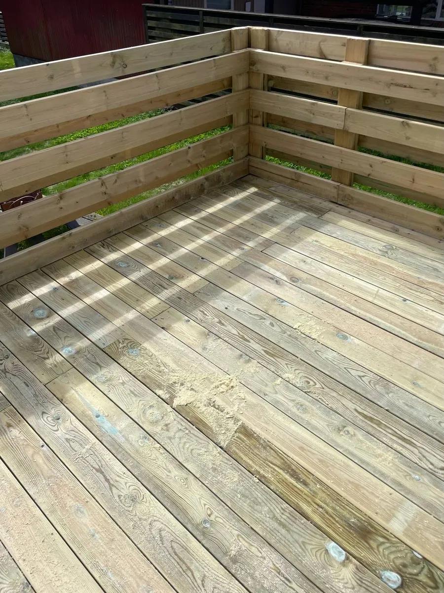 Træterrasse i Storkøbenhavn udført som før og efter renoveringsprojekt