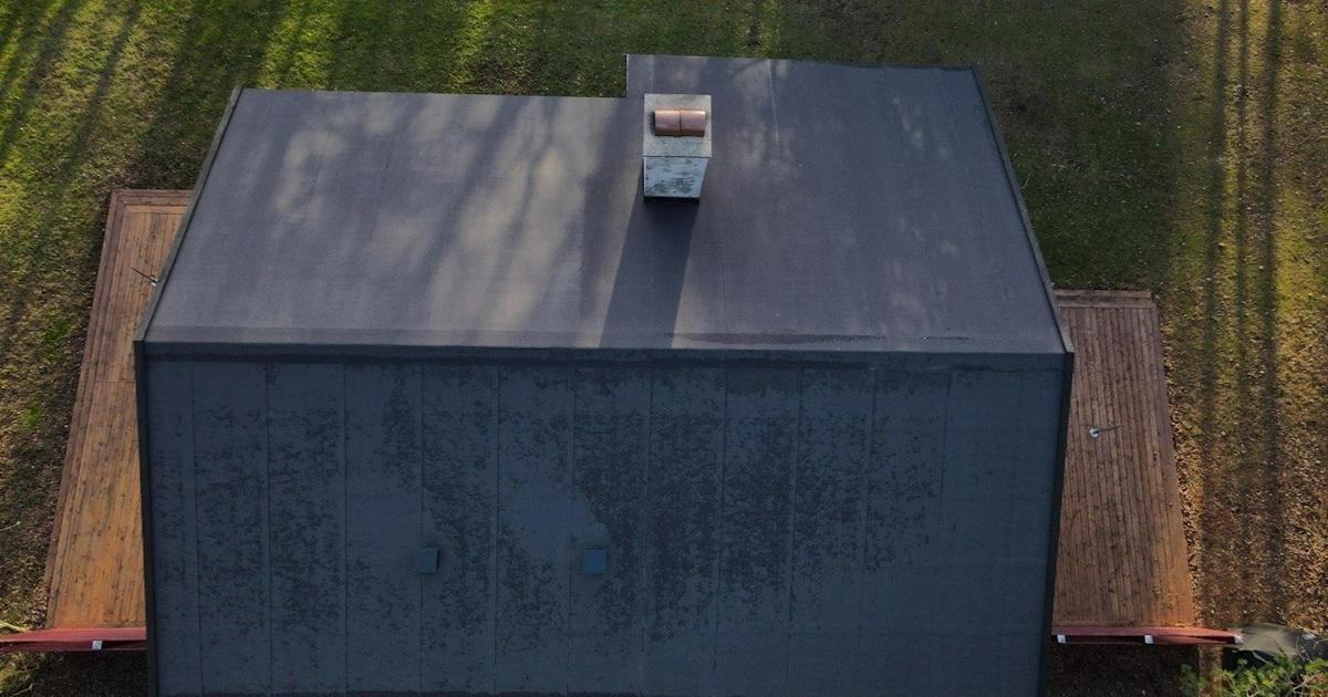 Tagpaptag med synligt fald og tætte samlinger - korrekt hældning leder regn- og smeltevand effektivt væk fra taget