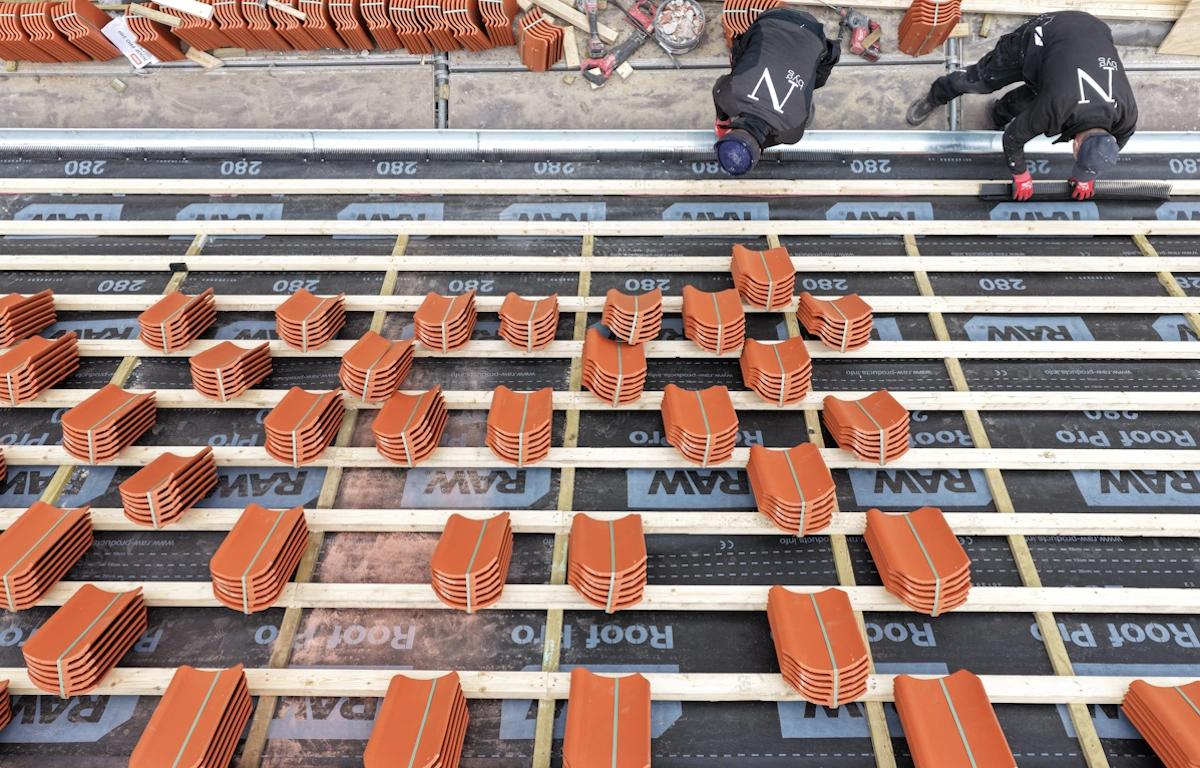 Efterisolering af tagkonstruktion under totalrenovering for at forbedre husets energieffektivitet