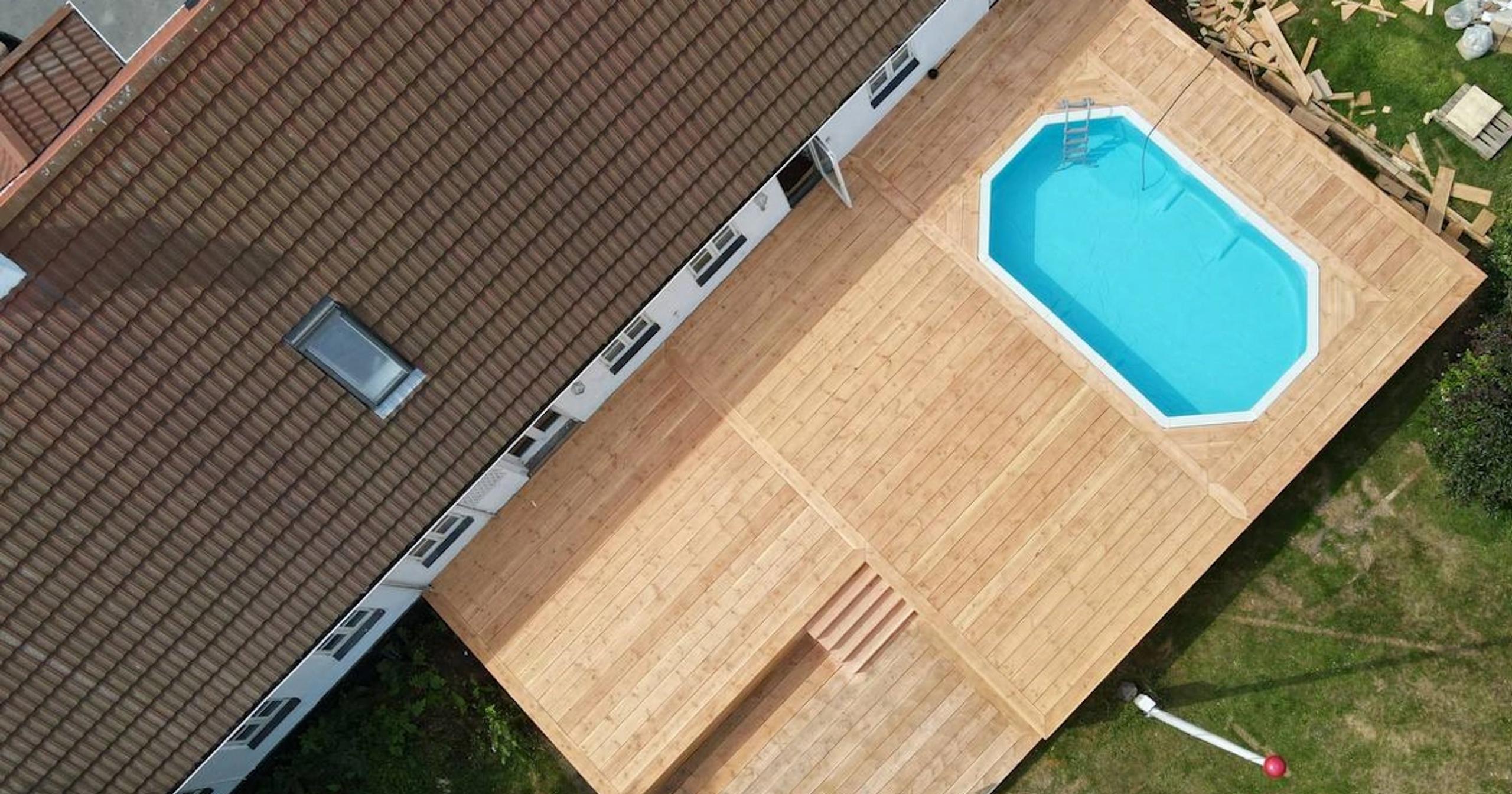 Eksklusiv terrasse med integreret LED belysning og usynlige skruer