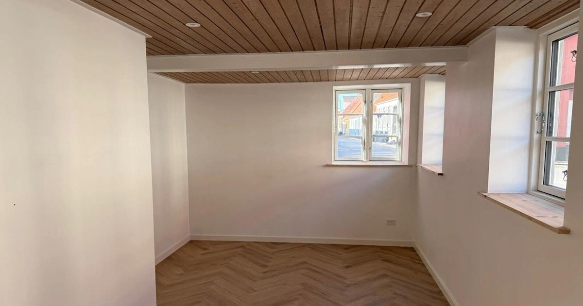 Ældre dansk villa under renovering i København - facade, tag og indvendige installationer moderniseres af Nbyg