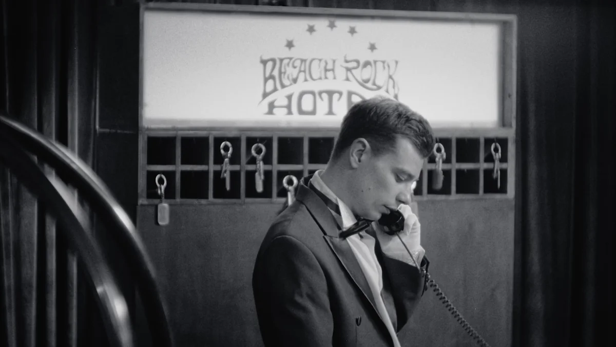 Saluki — Beach Rock Hotel