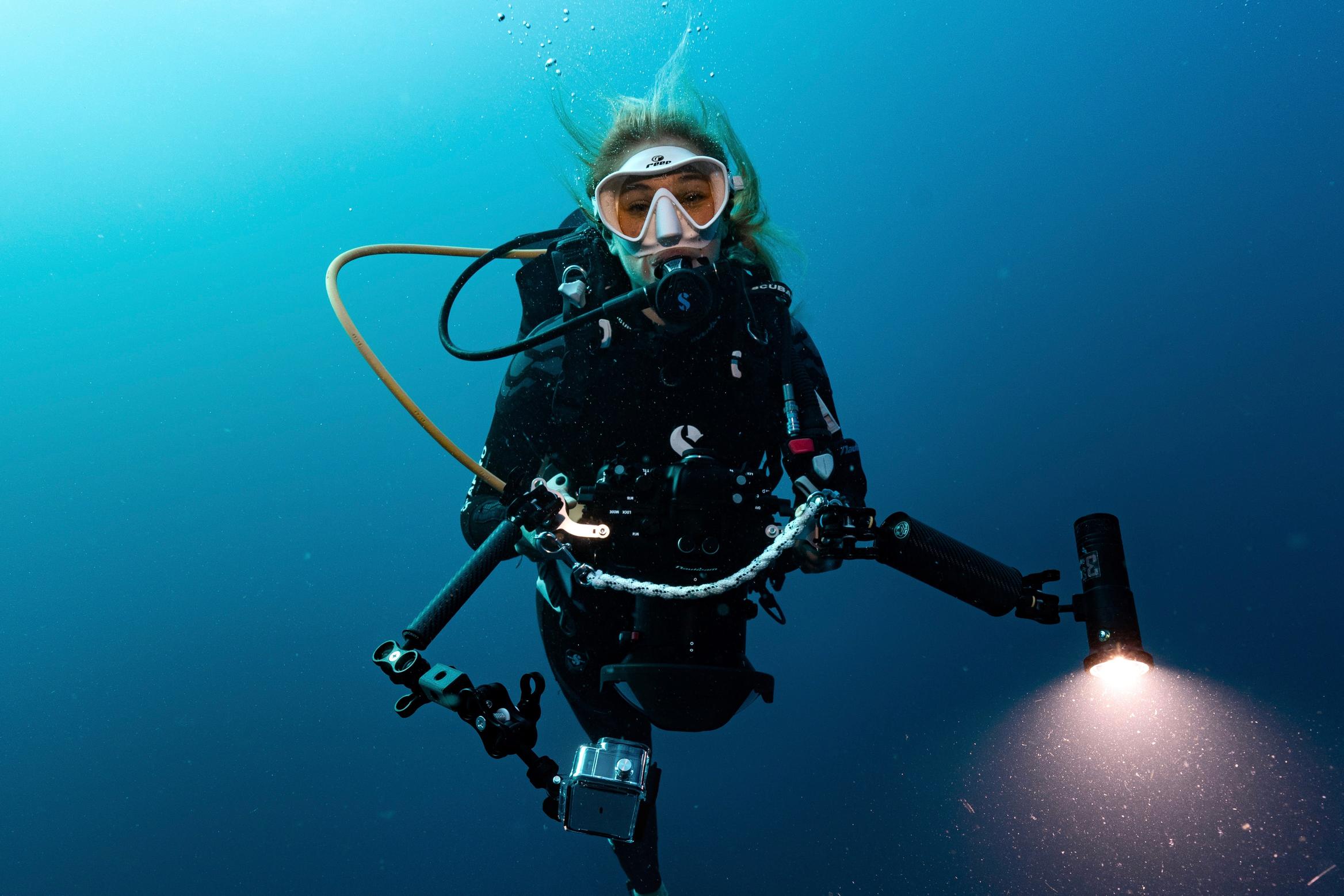 Dani with her Canon in Moz