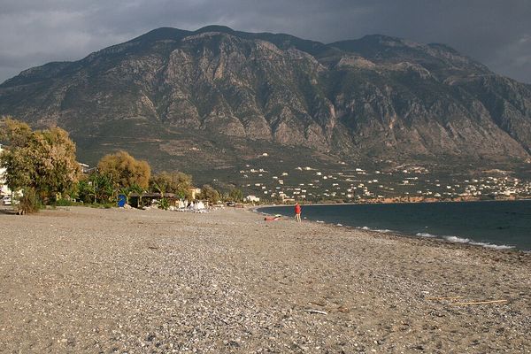 Kalamata Travel Guide: Beaches, Olives & Peloponnese Charm