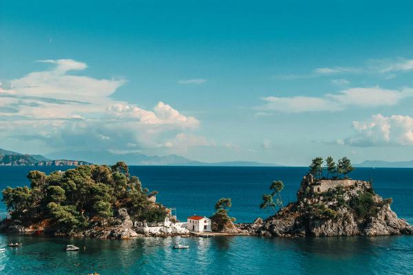 Parakalo: Your Essential Greek Word for Polite Travel