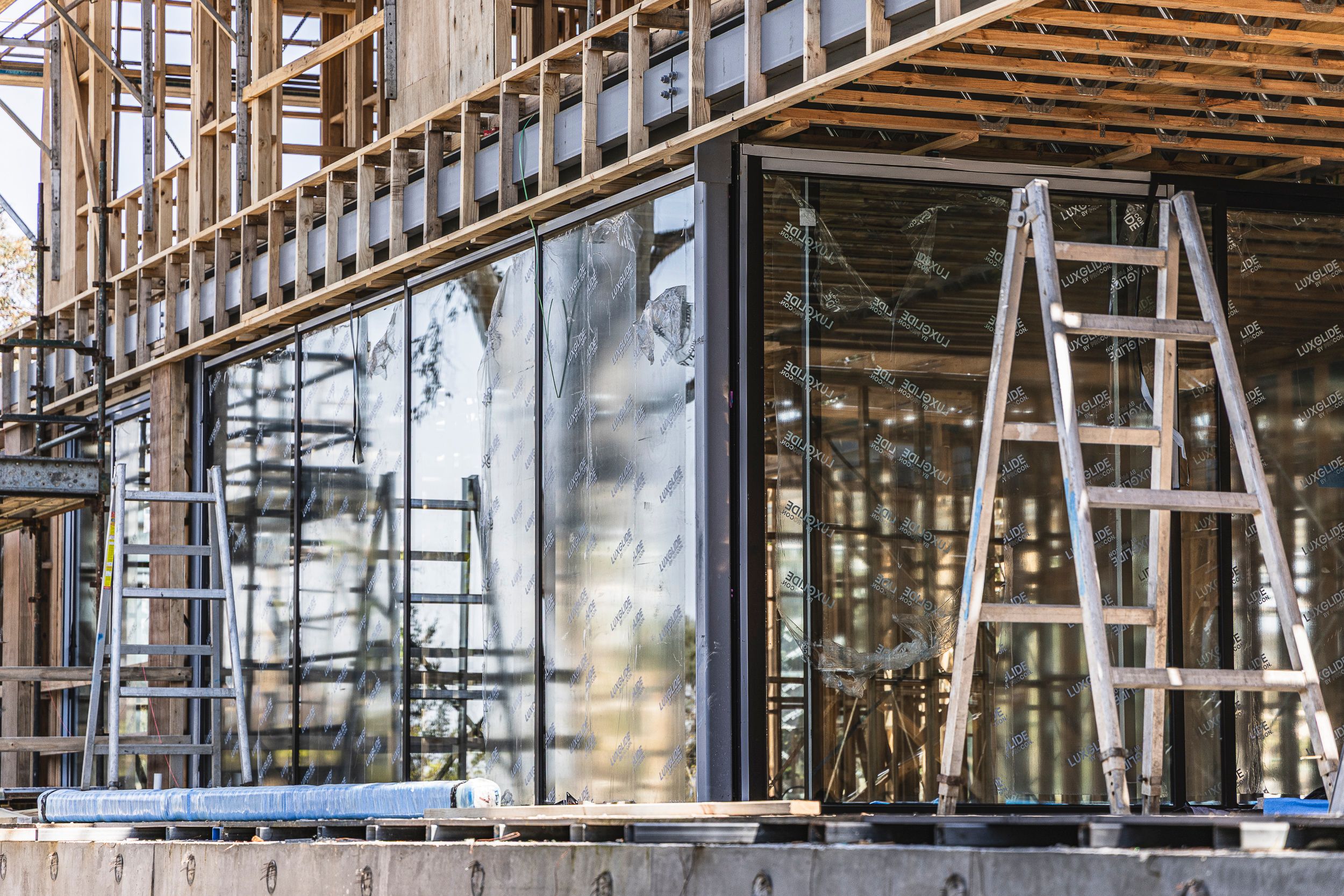 The first 3000mmH windows are installed
