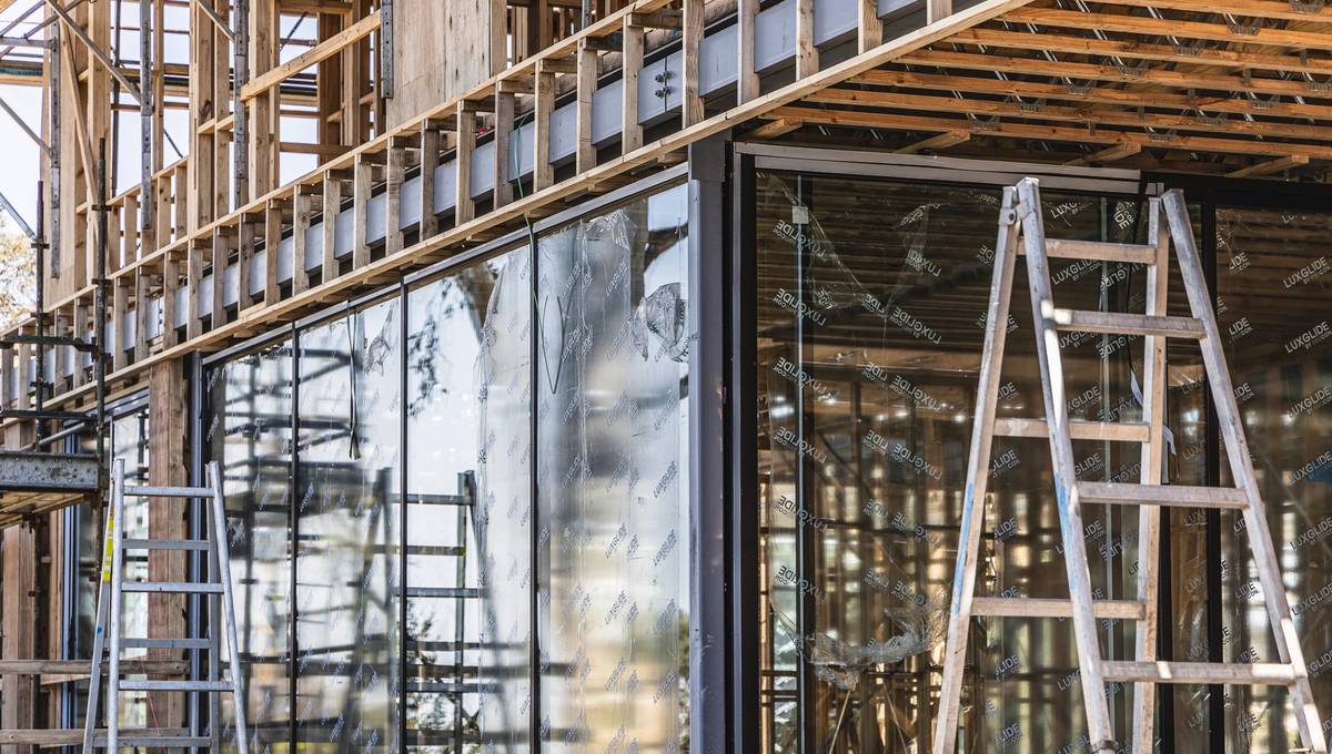 The first 3000mmH windows are installed