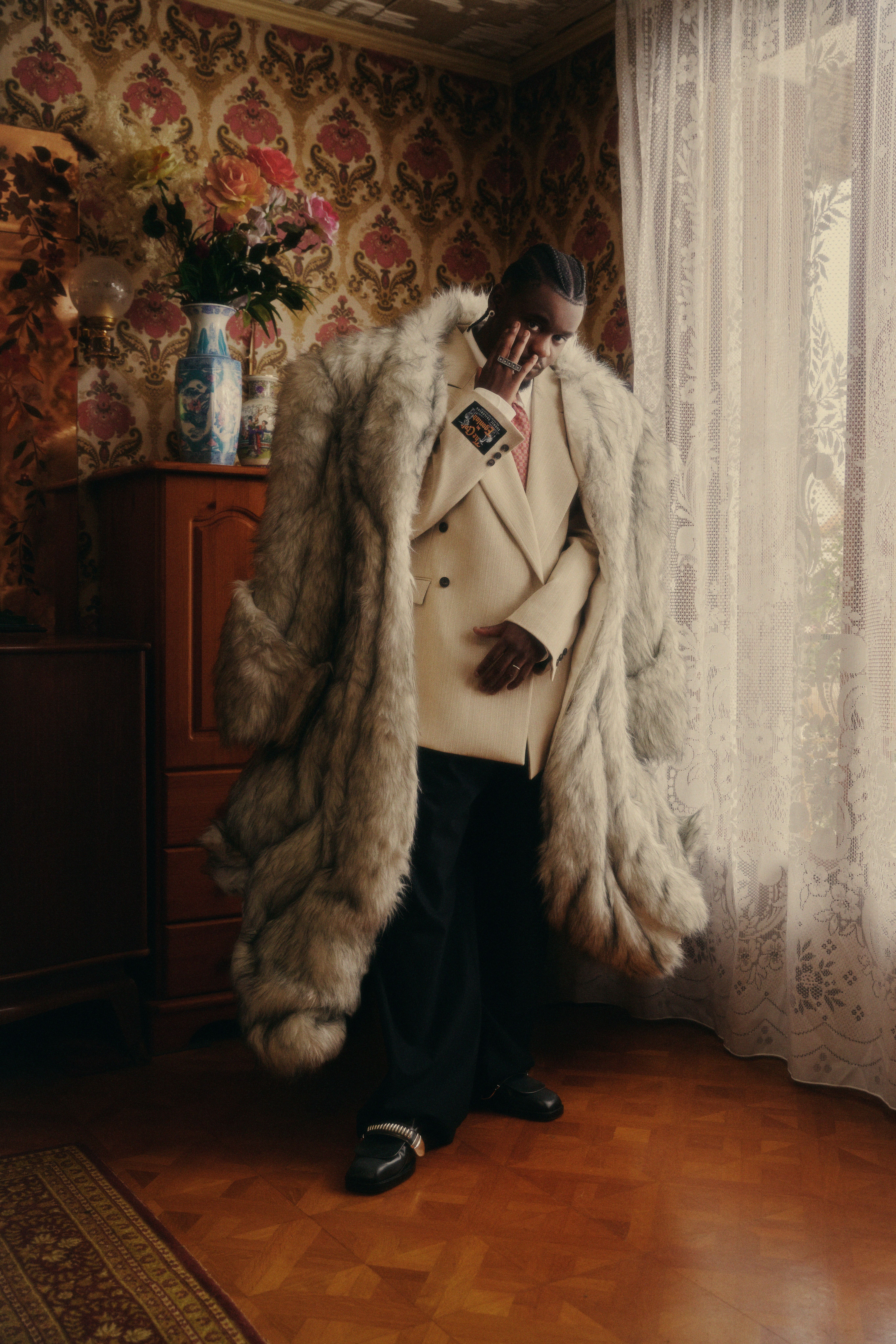Views Magazine — Guy2Bezbar