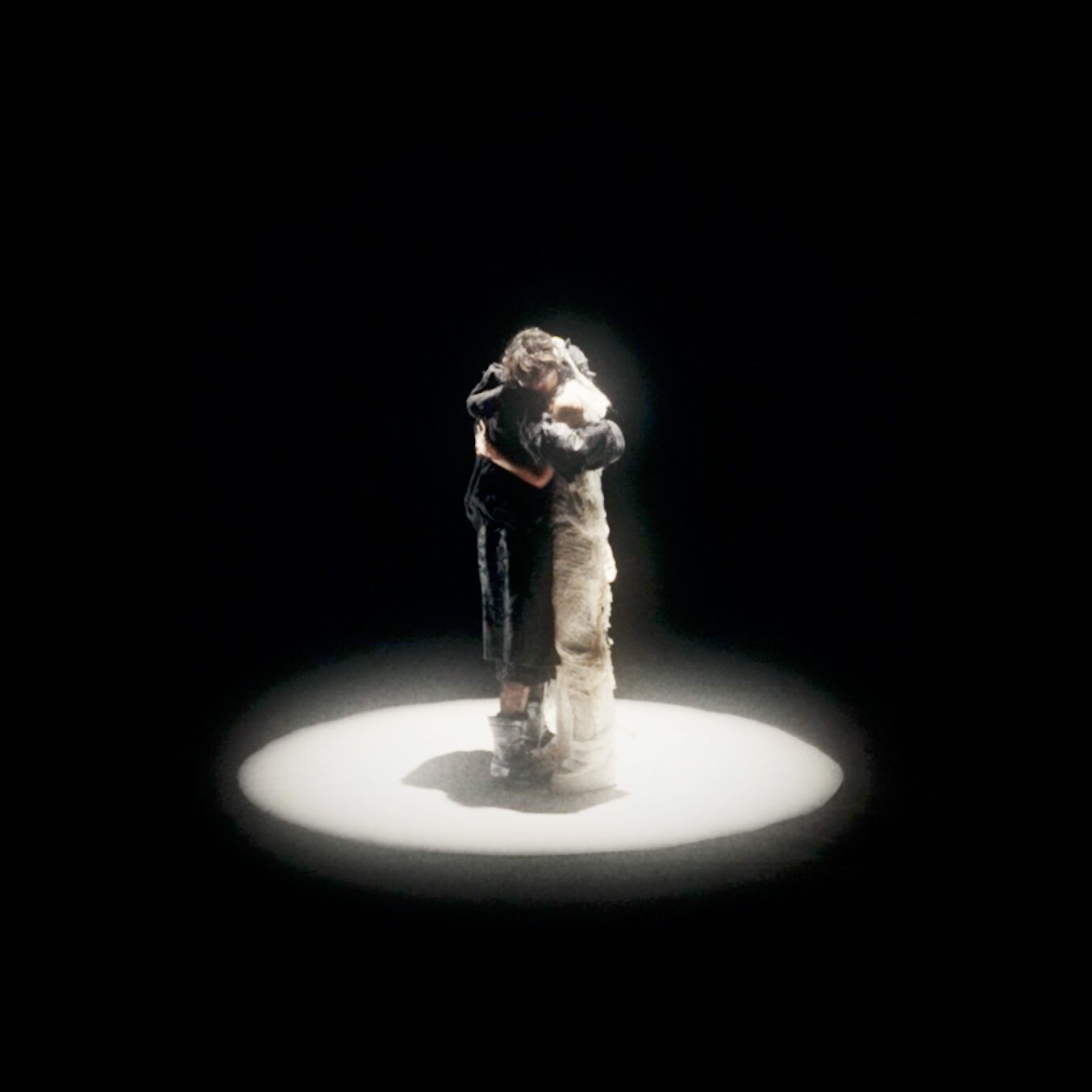 nyluu luna clip gothique