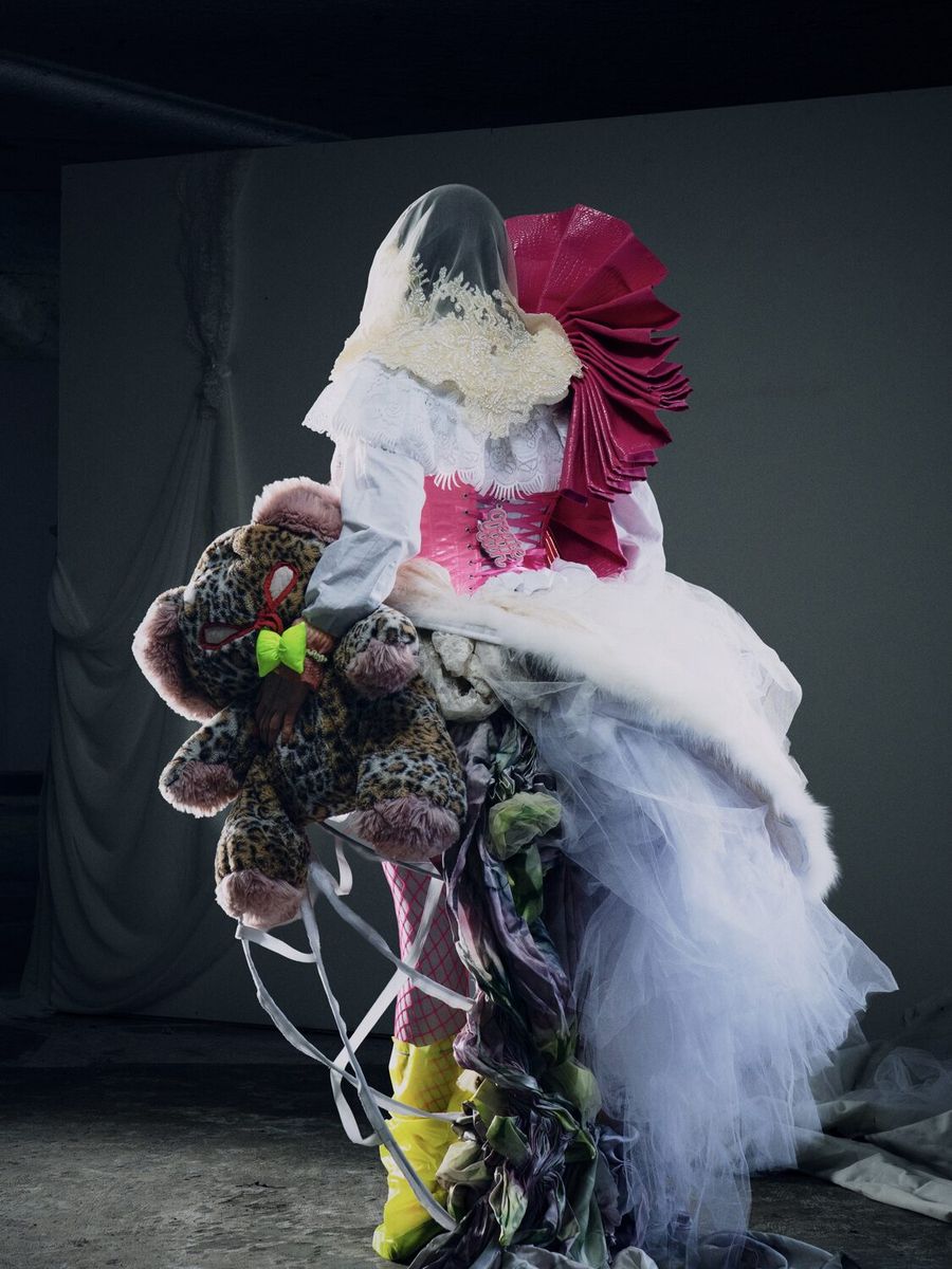 fake fittings helvetico thin bold xirojin maximalism