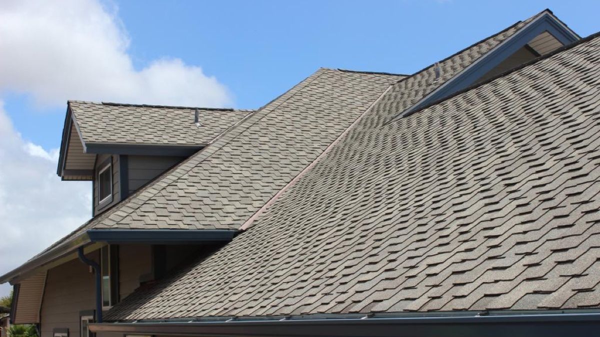 Do Roofers Need a License? Roofing Contractor Requirements in Hawaii