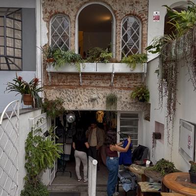 Sundays por Tales