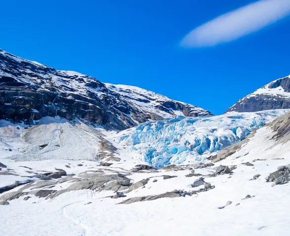Nigardsbreen is an arm of the vast Jostedalsbreen ice cap. Its striking blue ice and surrounding snowfields remain year-round, offering a dramatic visual of Norway’s glacial landscapes.