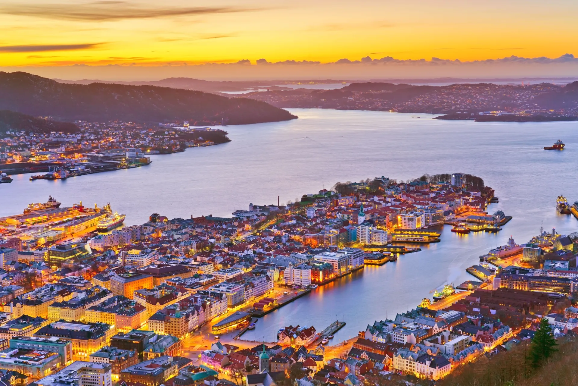 Discover Bergen as a filming location – from its colorful harbor and UNESCO-listed Bryggen to sweeping fjord views and vibrant cityscapes.