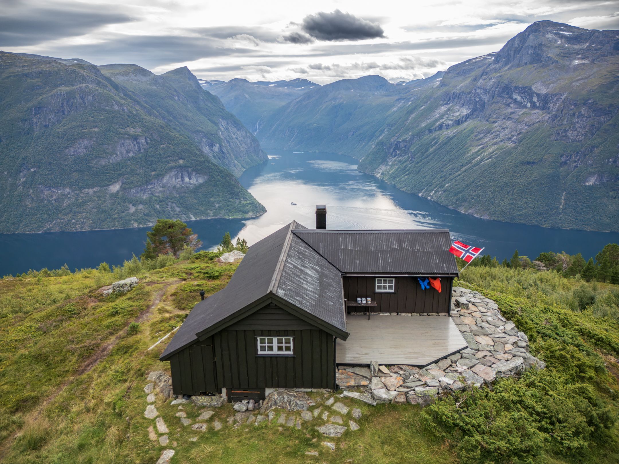 Ljøsætra cabin by Zippy Downing